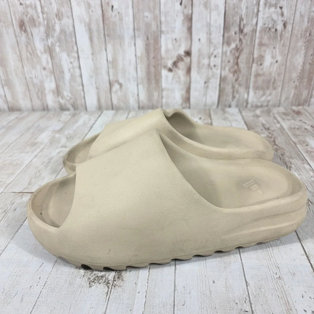 Adidas Yeezy Slide Bone Mens Size 9 US GZ5554 Sandal Streetwear Tan Minimalist
